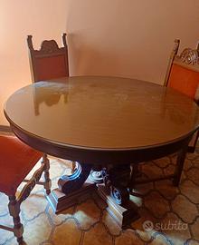 Svuoto casa - Tavolo rotondo con sedie