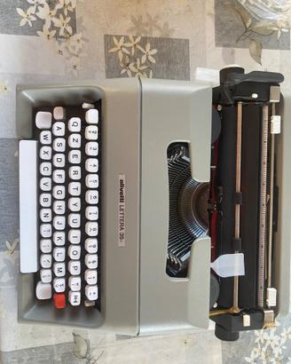 Macchina da scrivere Olivetti