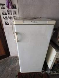 Congelatore Verticale Electrolux a Cassetti (4 Ste