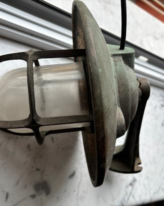 Lampada Navale Antica in Metallo Massiccio