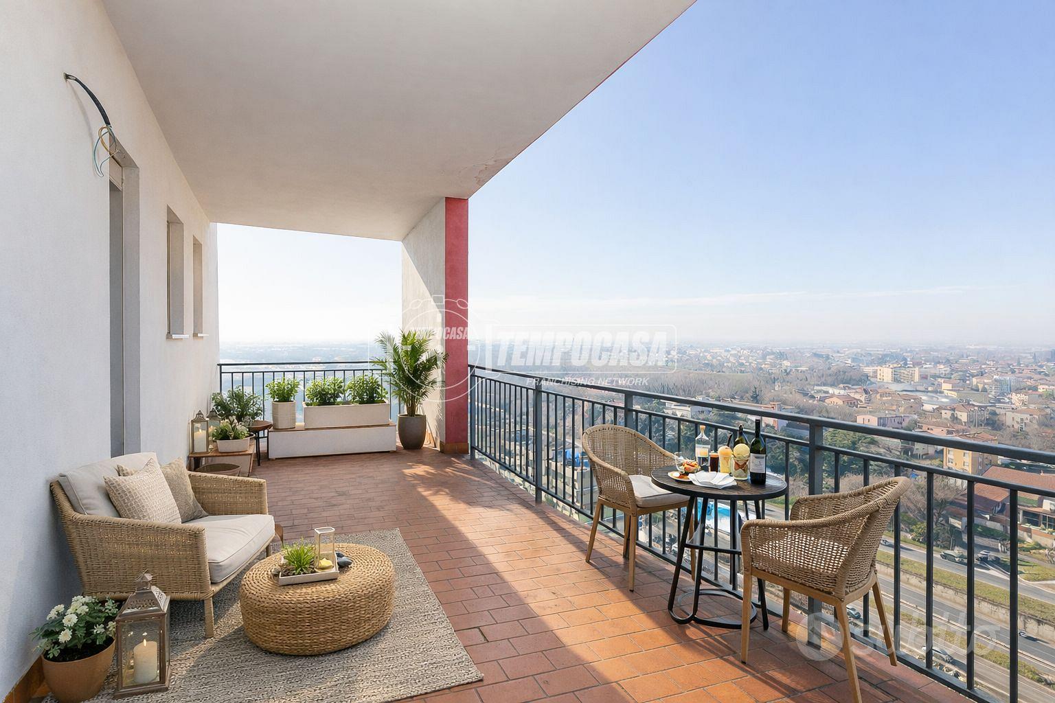 Splendido attico con terrazzo panoramico e posto a
