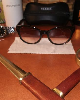 Ottimi occhiali da sole VOGUE