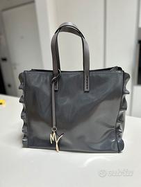 Borsa Manila Grace colore grigio lucido