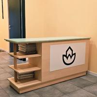 Scrivania e mobile per ufficio /negozio