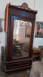 armadio d'epoca con specchiera