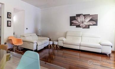 Divani Nicoletti Home vera pelle bianca con relax