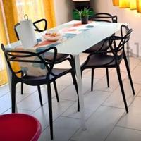 tavolo Bonaldo con sedie Kartell 