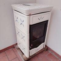 stufa in ceramica usata