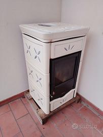 stufa in ceramica usata