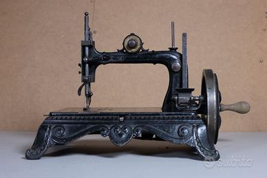 Macchina da cucire in ghisa e ferro del 1880