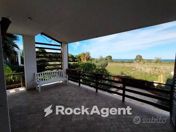 VILLA SU TRE LIVELLI A CARINI