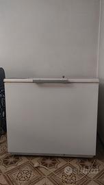 Congelatore a pozzetto