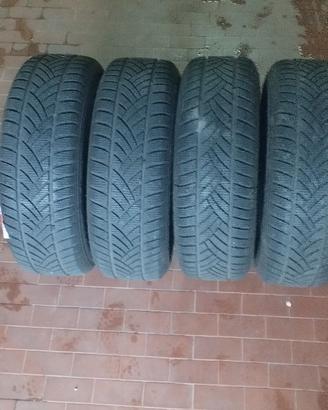 4 gomme invernali con cerchi 215 60 R16