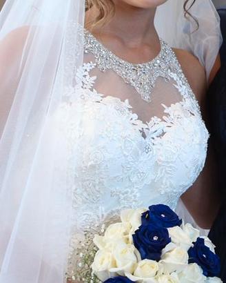 Splendido e raffinato abito da sposa bianco