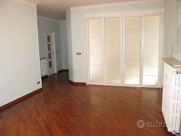 Porta usata scorrevole a 4 ante