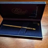 Penna a sfera Caran d'Ache placcata oro Swiss