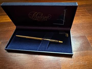 Penna a sfera Caran d'Ache placcata oro Swiss