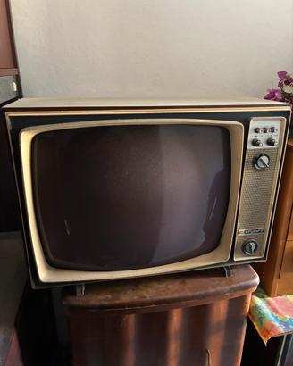Televisore vintage Sinudyne modello 2321 anni 70
