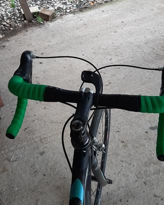 Bici da corsa Bianchi in carbonio