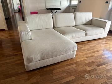 Divano con chaise long Musa