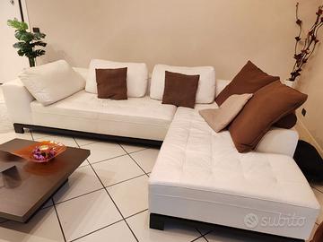 Divano bianco angolare