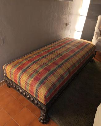 Antico divano contenitore