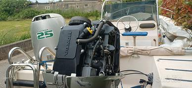 Barca con motore 25 cv 4 tempi Honda e carrello