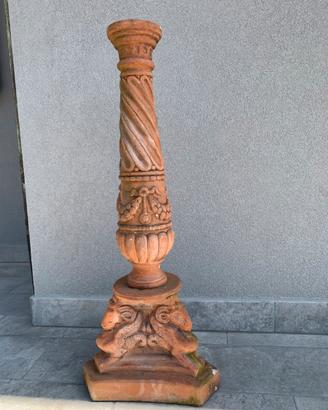 Colonna portavaso antica