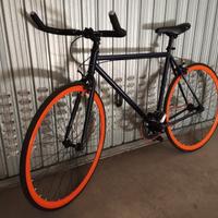 Bicicletta scatto fisso e single speed