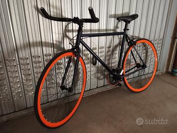 Bicicletta scatto fisso e single speed