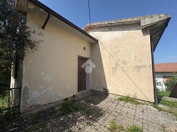 CAPANNONE A PERGINE VALDARNO