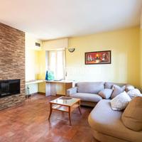 TRILOCALE DOPPI SERVIZI CON BALCONE E TAVERNA