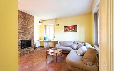 TRILOCALE DOPPI SERVIZI CON BALCONE E TAVERNA