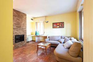 TRILOCALE DOPPI SERVIZI CON BALCONE E TAVERNA