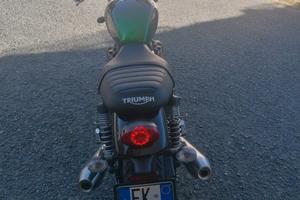 Tryump Speed Twin 900 