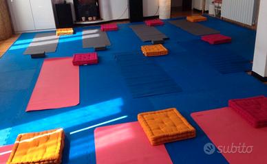 Tappetini yoga e cuscini 