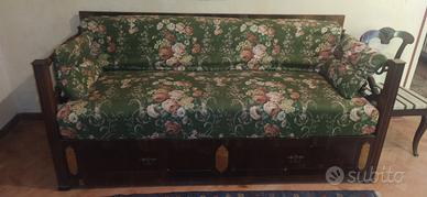 Divano letto Impero in noce. 