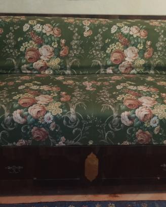Divano letto Impero in noce. 