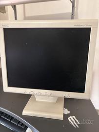 SCHERMO LCD PER COMPIUTER  FISSO