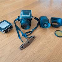 Fotocamera Kiev 88 con accessori e borsa