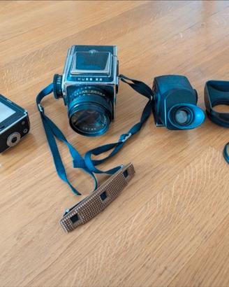 Fotocamera Kiev 88 con accessori e borsa