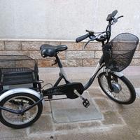 Bicicletta a tre ruote elettrica per anziani