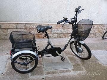 Bicicletta a tre ruote elettrica per anziani