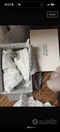 Sneakers Alexander McQueen bianche e Iceberg
