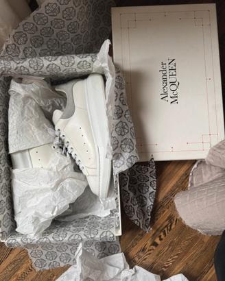 Sneakers Alexander McQueen bianche e Iceberg