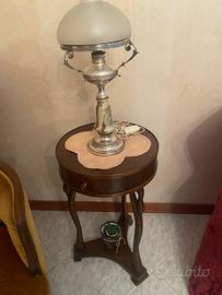 Tavolino rotondo in stile classico