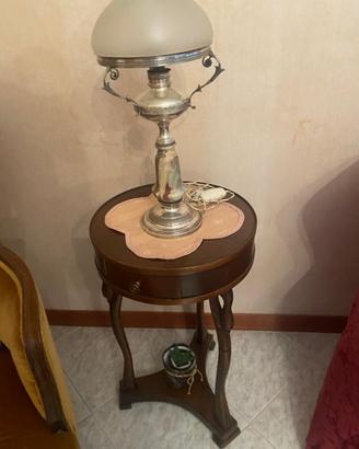 Tavolino rotondo in stile classico