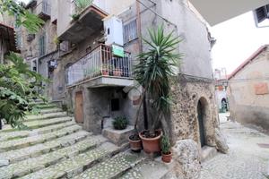 2 LOCALI A POGGIO CATINO