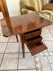 Tavolino a bandelle d’epoca in legno massello