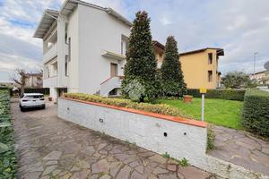 BIFAMILIARE A MONTALE